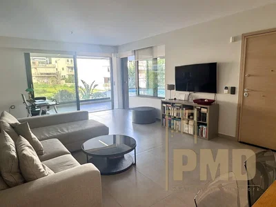 Obývací pokoj; výhled, přirozené světlo, moderní styl