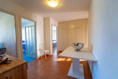 Mutfak; fayans zemin, doğal ışık