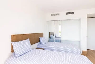 Chambre; parquet, lumière naturelle