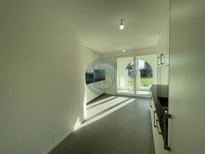 Küche; küchengeräte, tageslicht, fliesenboden, renoviert