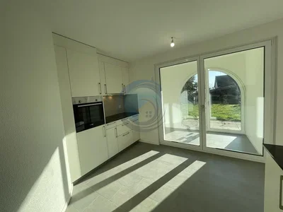 Küche; küchengeräte, blick, tageslicht, fliesenboden, renoviert