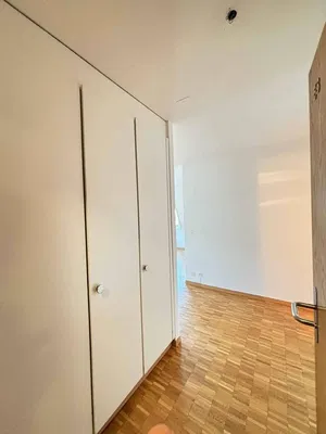 Schlafzimmer; holzboden, tageslicht