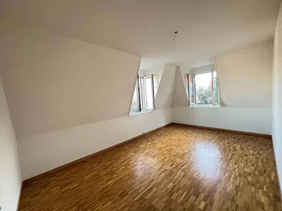 Kinderzimmer; holzboden, tageslicht