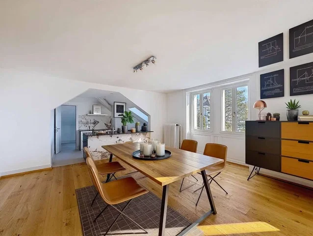 Salon; parquet, lumière naturelle, style moderne