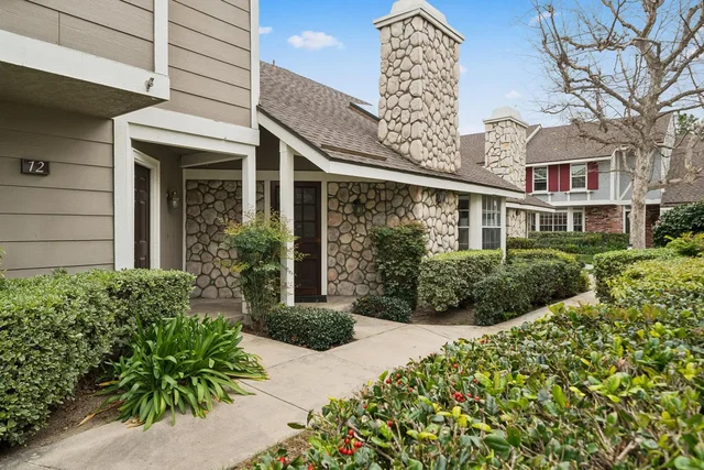 Casa e arredores; luz natural