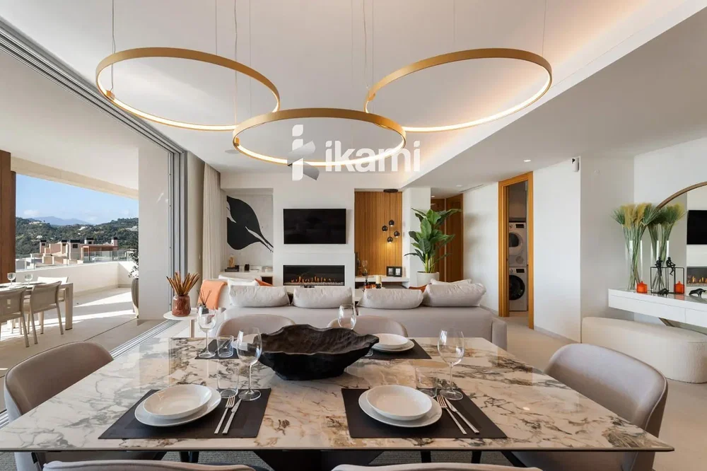 Wohnzimmer; blick, moderner stil, kamin, tageslicht, renoviert