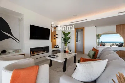 Wohnzimmer; kamin, tageslicht, moderner stil