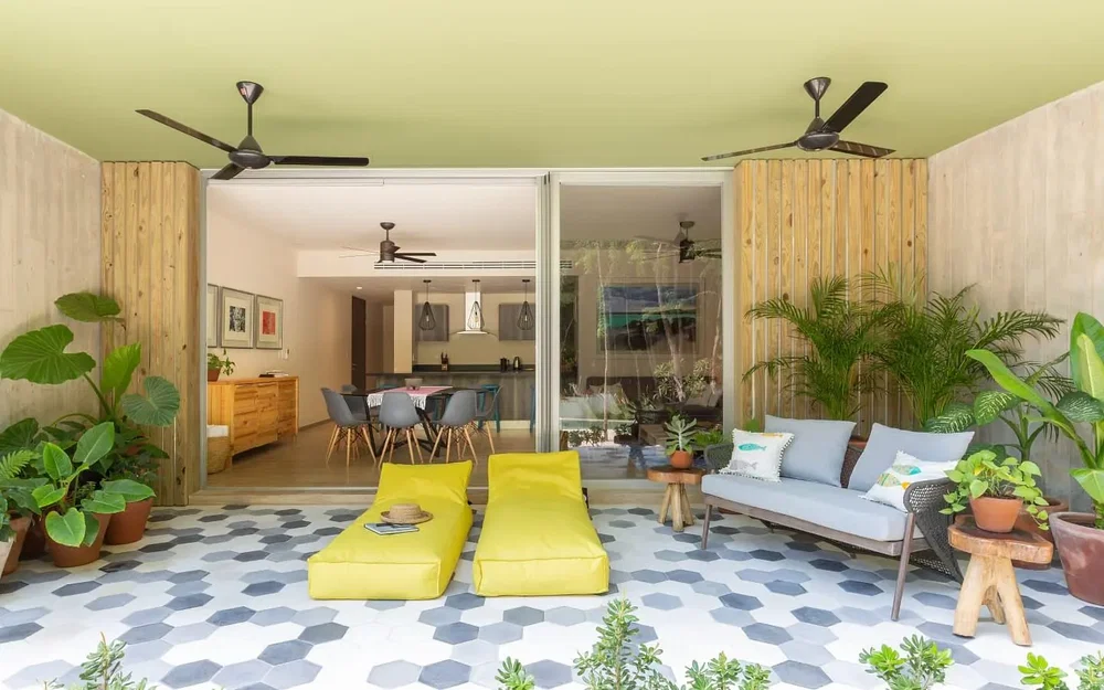 Тераса; природно светло, плочице, модерни стил