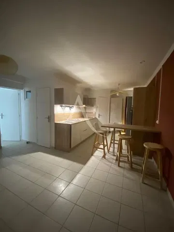 مطبخ; أرضية من البلاط