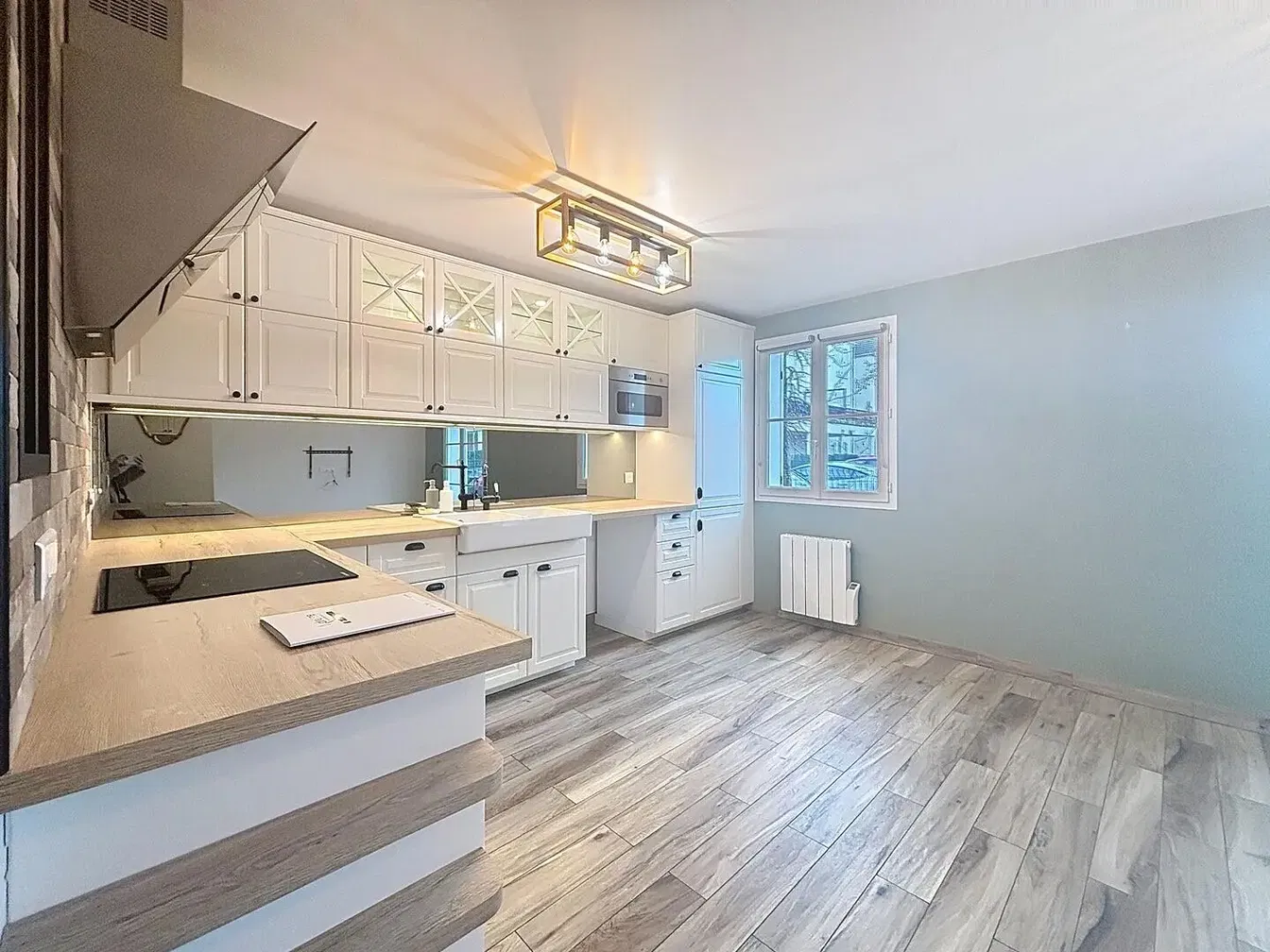 مطبخ; أجهزة المطبخ, ضوء طبيعي, أسلوب عصري, أرضية خشبية, مجدد