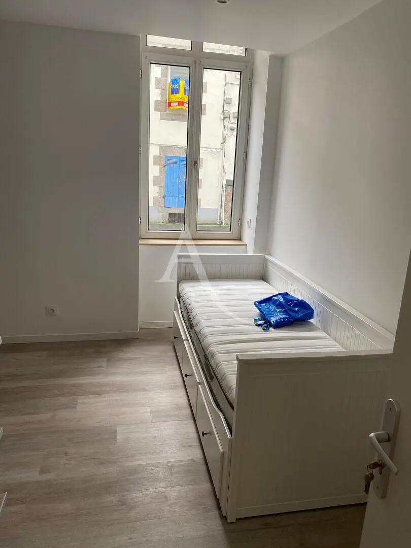 Schlafzimmer; tageslicht, holzboden