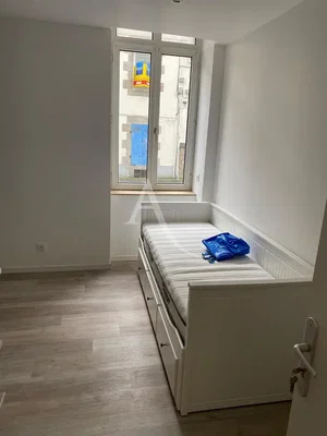 Schlafzimmer; tageslicht, holzboden