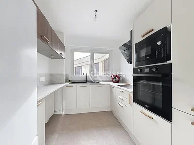 Kuchyně; kuchyňské spotřebiče, po rekonstrukci, přirozené světlo