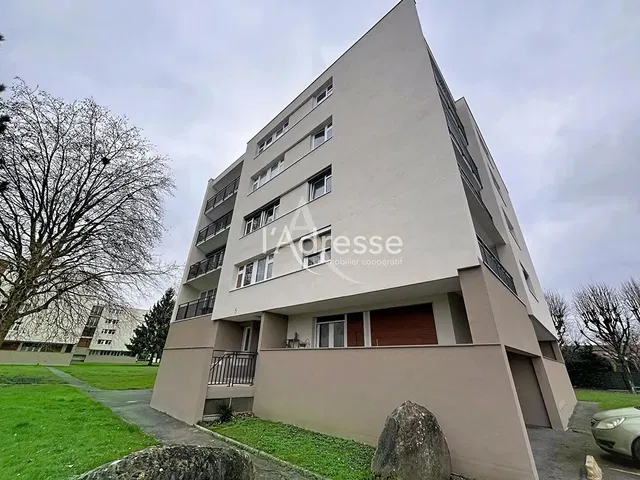 Dům a okolí; výhled