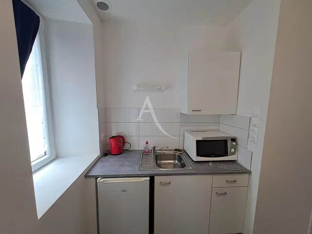 Kitchen; kitchen appliances, natural light