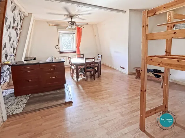 Soggiorno; pavimento in legno, luce naturale