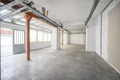 Ostalo; prirodno svjetlo, potrebna renovacija