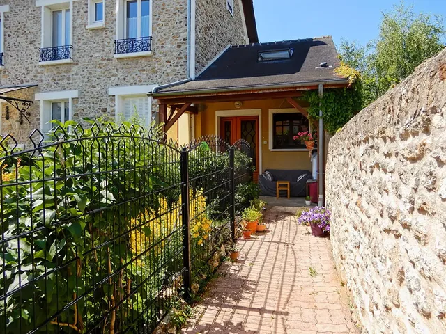 Haus und umgebung; tageslicht