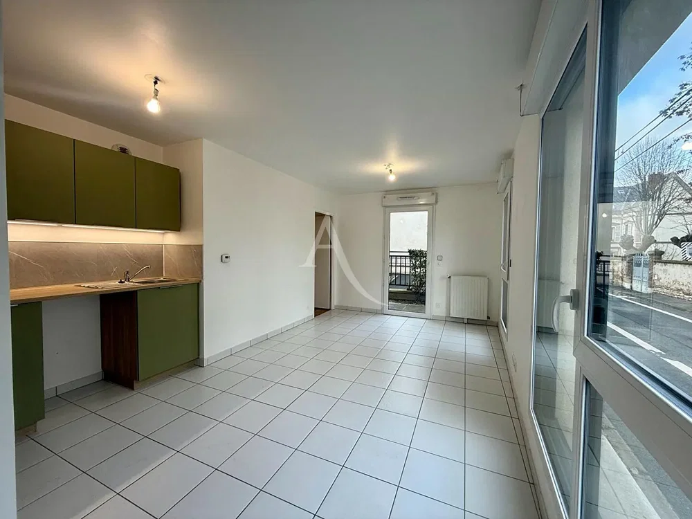 Mutfak; fayans zemin, manzara