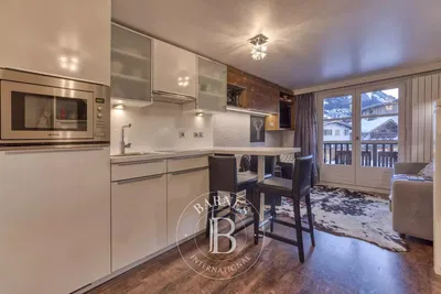 Kuhinja; kuhinjski aparati, pogled, prirodno svjetlo