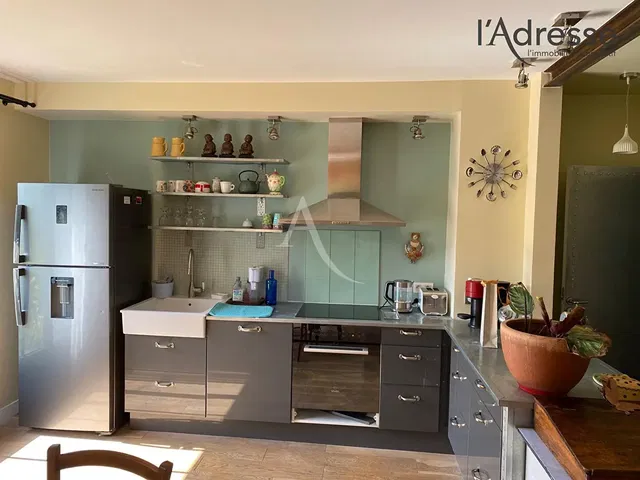 Küche; küchengeräte, tageslicht, moderner stil
