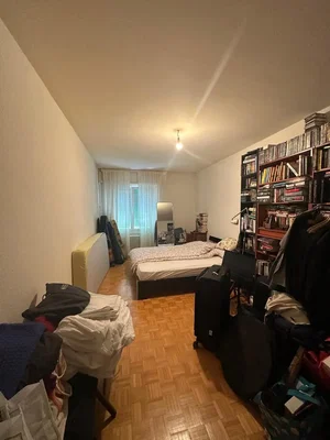 Schlafzimmer; renovierungsbedürftig, holzboden