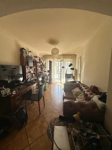 Wohnzimmer; fliesenboden, tageslicht