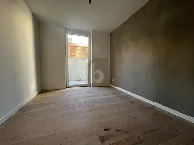 Ostalo; drveni pod, prirodno svjetlo