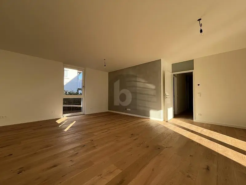 Dnevna soba; drveni pod, prirodno svjetlo