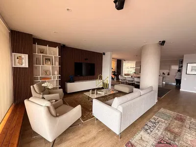 Salon; parquet, lumière naturelle, style moderne