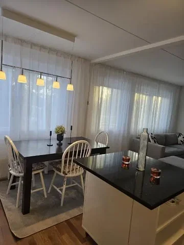 Wohnzimmer; tageslicht, holzboden