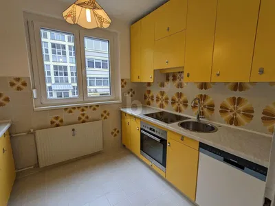 Cozinha; eletrodomésticos, chão de azulejo, luz natural, estilo rústico