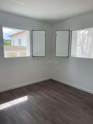 Schlafzimmer; blick, tageslicht, holzboden, renoviert