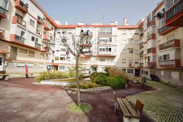 Casa y alrededores; vista