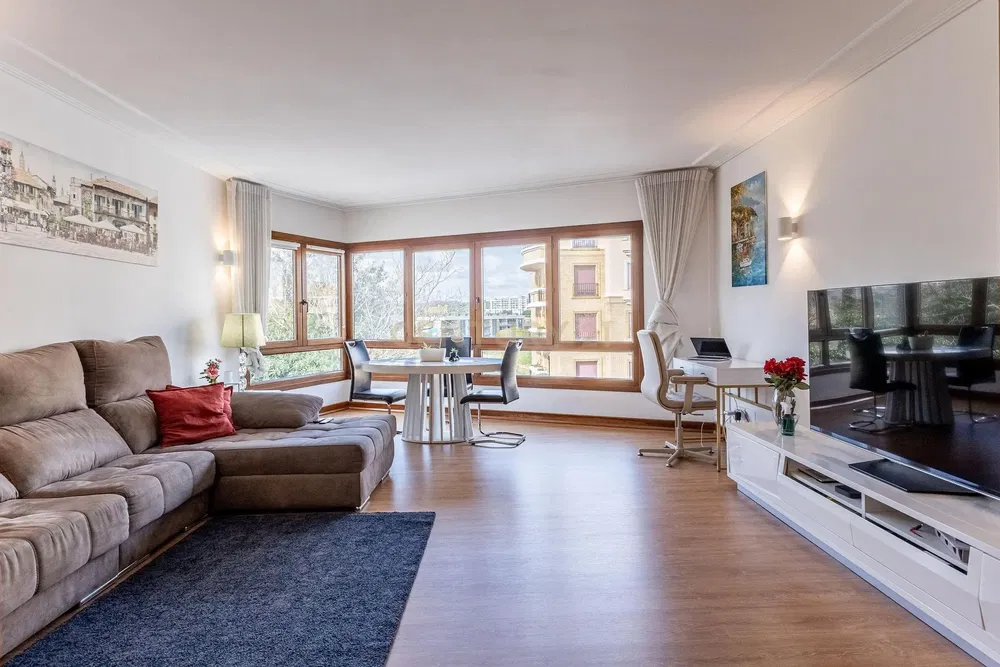 Дневна соба; поглед, природно светло