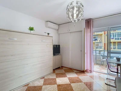 Wohnzimmer; blick, fliesenboden, tageslicht, moderner stil