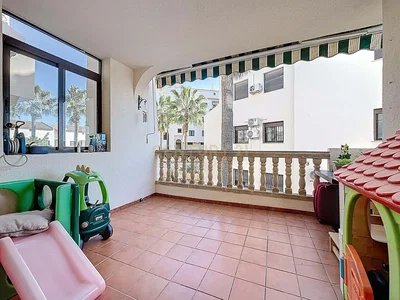 Balkon; tegelvloer, natuurlijk licht
