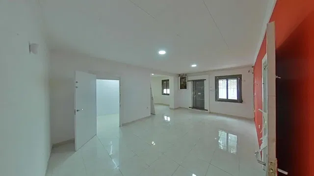 Дневна соба; плочице, природно светло