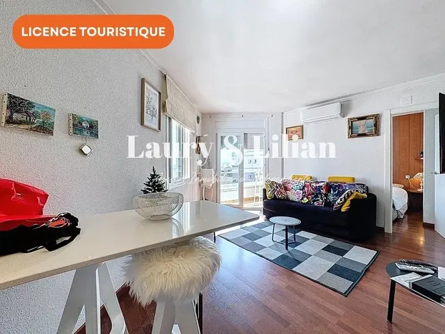 Дневна соба; природно светло, модерни стил