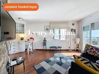 Oturma odası; manzara, doğal ışık, modern stil
