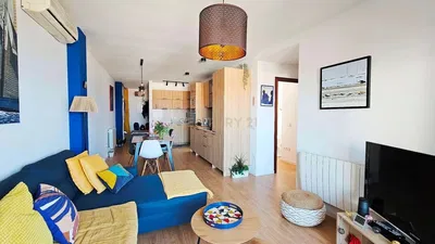 Obývací pokoj; přirozené světlo, moderní styl, dřevěná podlaha