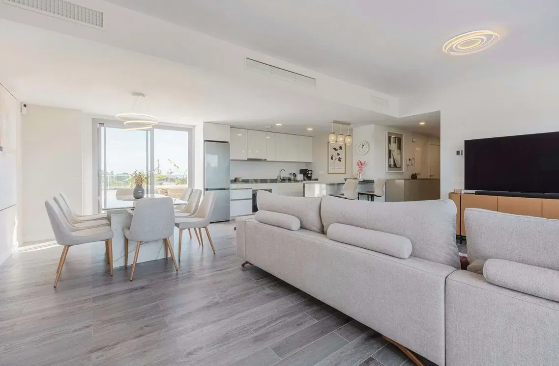 Oturma odası; manzara, doğal ışık, modern stil