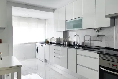 Cuisine; électroménager, lumière naturelle, style moderne