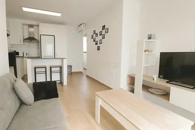 Salon; lumière naturelle, style moderne, carrelage