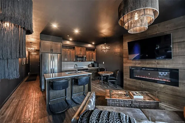 Woonkamer; open haard, moderne stijl