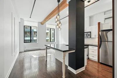 Salon; vue, parquet, lumière naturelle, style moderne