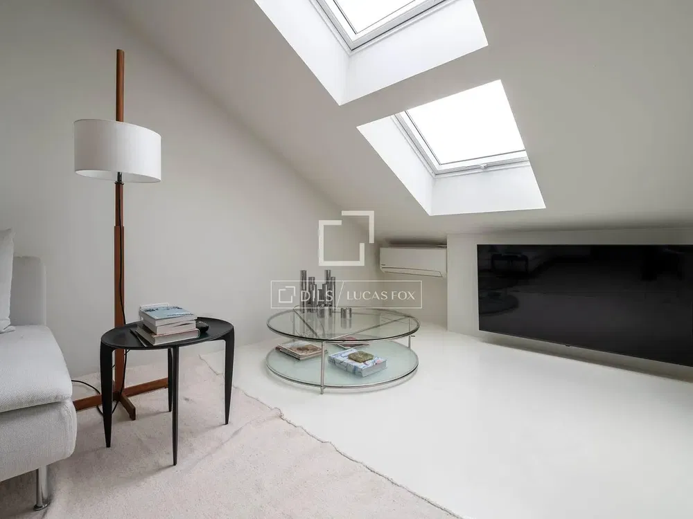 Obývací pokoj; přirozené světlo, moderní styl