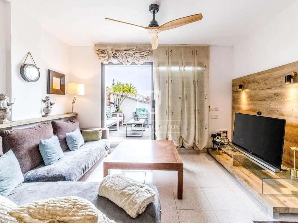 Oturma odası; manzara, doğal ışık, modern stil