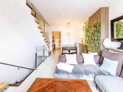 Oturma odası; doğal ışık, modern stil