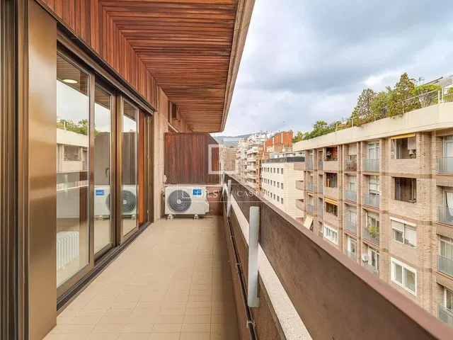 Balkon; uitzicht, tegelvloer